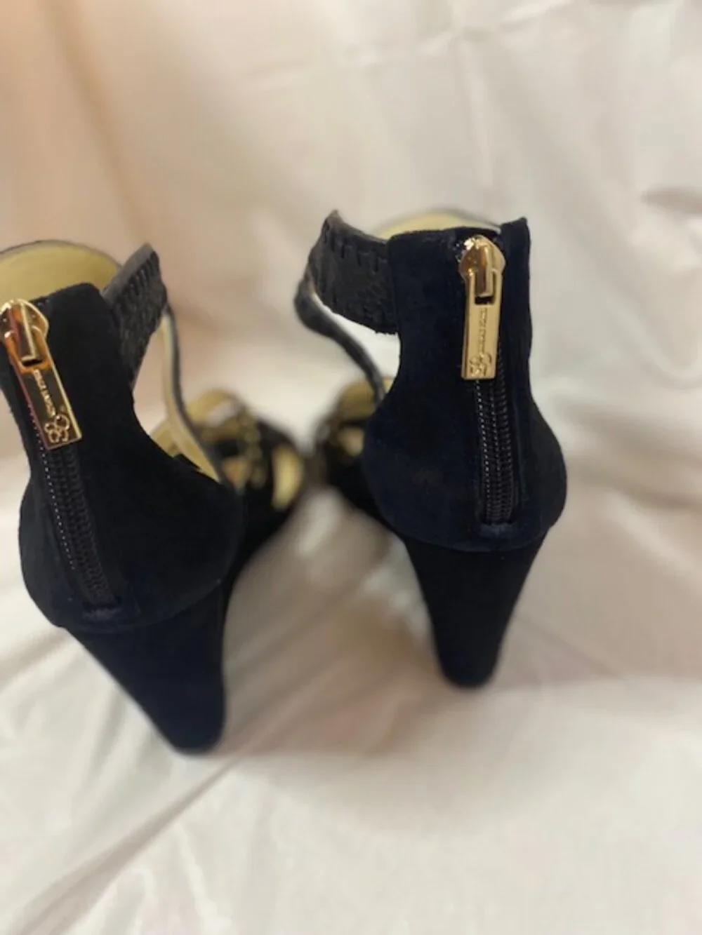 Jessica Simpson Black Zenolia Studded Strappy Wedge Sandals - Size 8M
